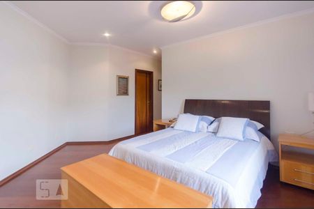 Casa para alugar com 270m², 4 quartos e 4 vagasSuíte