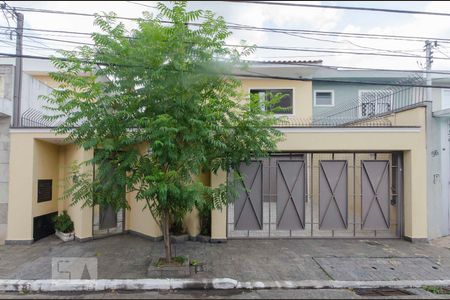 Casa para alugar com 270m², 4 quartos e 4 vagasFachada