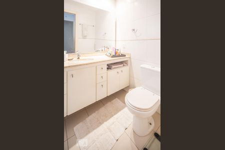 Banheiro suíte de apartamento à venda com 3 quartos, 125m² em Vila Olímpia, São Paulo