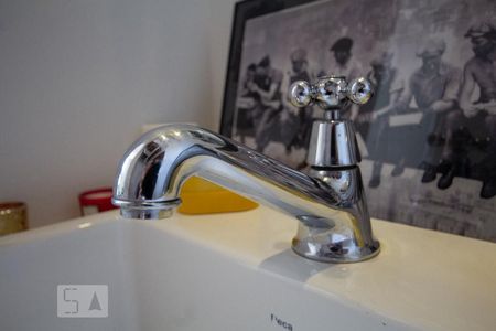 Lavabo (torneira) de apartamento à venda com 1 quarto, 98m² em Real Parque, São Paulo