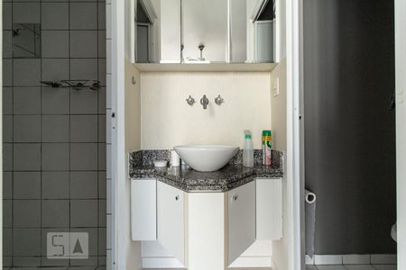 Banheiro de kitnet/studio para alugar com 1 quarto, 40m² em Consolação, São Paulo