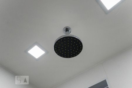 Banheiro chuveiro de kitnet/studio para alugar com 1 quarto, 29m² em Tijuca, Rio de Janeiro