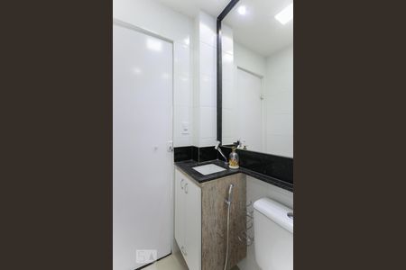 Banheiro de kitnet/studio para alugar com 1 quarto, 29m² em Tijuca, Rio de Janeiro