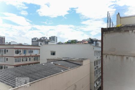 Vista quarto de kitnet/studio para alugar com 1 quarto, 29m² em Tijuca, Rio de Janeiro