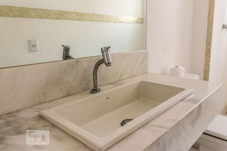 Banheiro de apartamento à venda com 2 quartos, 78m² em Vila Pompéia, São Paulo