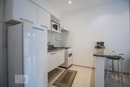 Cozinha de apartamento para alugar com 1 quarto, 28m² em Pinheiros, São Paulo