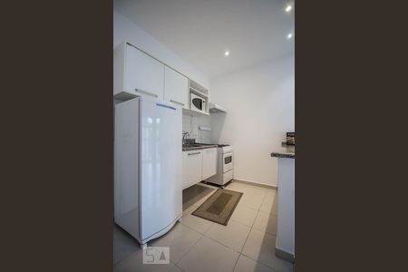 Cozinha de apartamento para alugar com 1 quarto, 28m² em Pinheiros, São Paulo