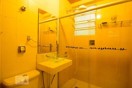 Banheiro social de apartamento à venda com 3 quartos, 100m² em São Lucas, Belo Horizonte