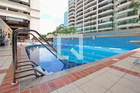 Apartamento à venda com 80m², 3 quartos e 2 vagasÁrea comum - Piscina
