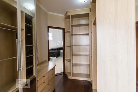 Casa à venda com 650m², 3 quartos e 7 vagasCloset da Suíte 2