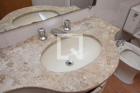 Apartamento à venda com 128m², 4 quartos e 2 vagas Apartamento à venda com 128m², 4 quartos e 2 vagasBanheiro