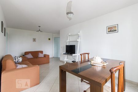 Sala de apartamento para alugar com 3 quartos, 120m² em Barra da Tijuca, Rio de Janeiro