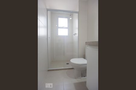Banheiro da suíte de apartamento à venda com 1 quarto, 57m² em Cambuí, Campinas