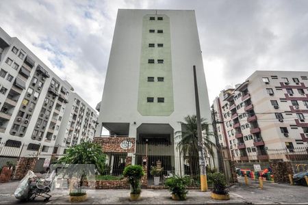 Apartamento para alugar com 70m², 2 quartos e 1 vaga Apartamento para alugar com 70m², 2 quartos e 1 vagaFachada