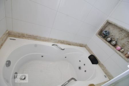 Apartamento à venda com 86m², 2 quartos e 2 vagasBanheira