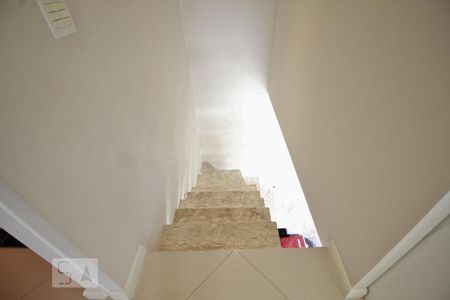 Apartamento à venda com 86m², 2 quartos e 2 vagasEscadas