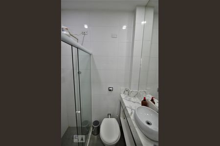 Banheiro Social de kitnet/studio para alugar com 1 quarto, 22m² em Centro, Rio de Janeiro