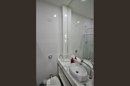 Banheiro Social de kitnet/studio para alugar com 1 quarto, 22m² em Centro, Rio de Janeiro