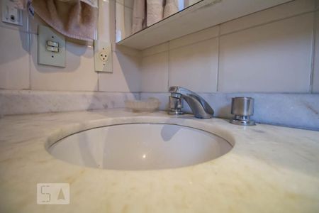 Apartamento para alugar com 60m², 1 quarto e 2 vagas Apartamento para alugar com 60m², 1 quarto e 2 vagasBanheiro suíte detalhe