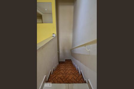 Casa à venda com 117m², 4 quartos e 2 vagasEscada