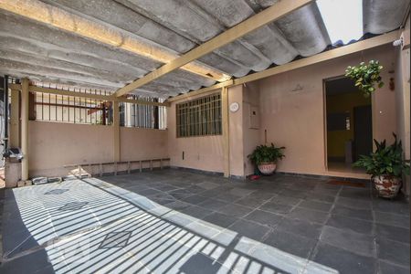 Garagem de casa à venda com 4 quartos, 117m² em Jardim Aeroporto, São Paulo