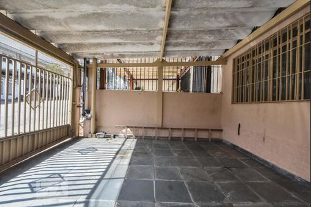 Garagem de casa à venda com 4 quartos, 117m² em Jardim Aeroporto, São Paulo