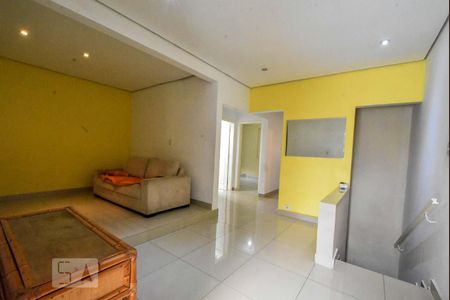 Sala de casa à venda com 4 quartos, 117m² em Jardim Aeroporto, São Paulo