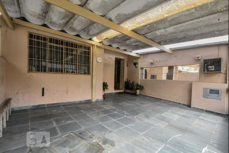 Garagem de casa à venda com 4 quartos, 117m² em Jardim Aeroporto, São Paulo