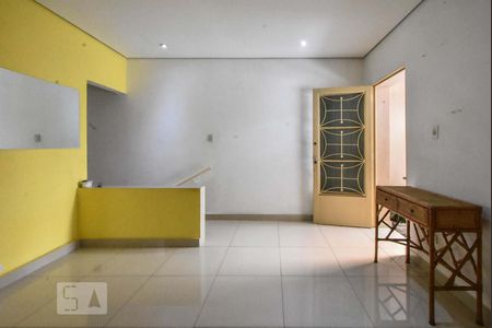Casa à venda com 117m², 4 quartos e 2 vagasSala