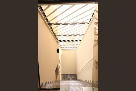 Casa à venda com 600m², 5 quartos e 3 vagasEscada de acesso ao salão de festas