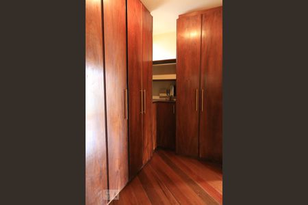 Casa à venda com 600m², 5 quartos e 3 vagasCloset