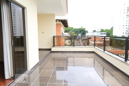 Casa à venda com 600m², 5 quartos e 3 vagasVaranda da suíte 1