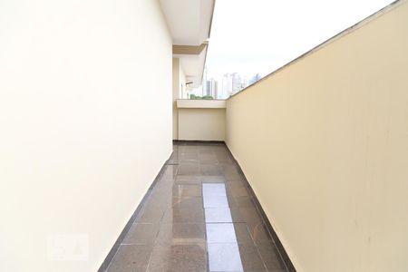 Casa à venda com 600m², 5 quartos e 3 vagasVaranda da suíte 3 e 4