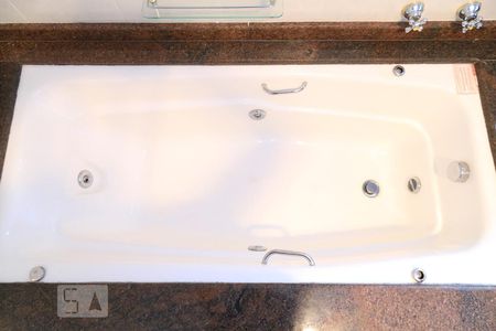 Casa à venda com 600m², 5 quartos e 3 vagasBanheiro da suíte 1