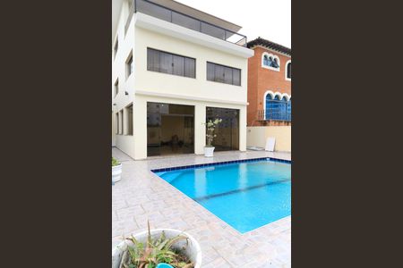 Casa à venda com 600m², 5 quartos e 3 vagasFundos da casa