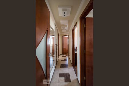 Corredor de apartamento para alugar com 3 quartos, 162m² em Santa Maria, São Caetano do Sul