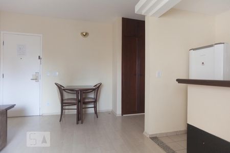 Sala de apartamento para alugar com 1 quarto, 50m² em Cambuí, Campinas
