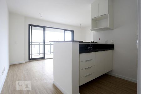 Entrada Sala de kitnet/studio para alugar com 1 quarto, 41m² em Sumarezinho, São Paulo