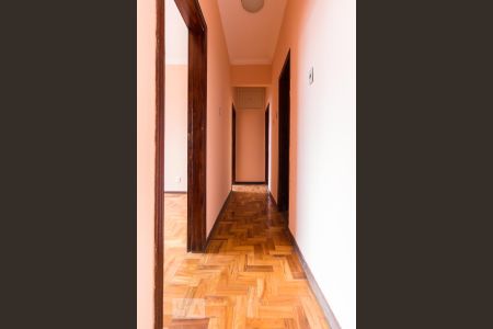 Corredor  de apartamento para alugar com 3 quartos, 107m² em Centro, Belo Horizonte