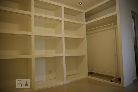 Apartamento à venda com 40m², 1 quarto e 1 vagaQuarto 1 com suíte  - Armários