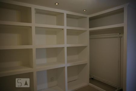 Apartamento à venda com 40m², 1 quarto e 1 vagaQuarto 1 com suíte - Armários