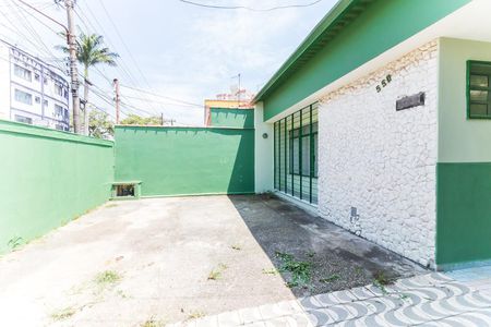 Casa à venda com 370m², 5 quartos e 3 vagasFachada