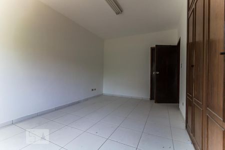 Casa à venda com 370m², 5 quartos e 3 vagasQuarto 4