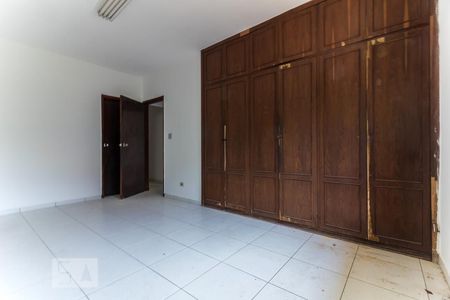 Casa à venda com 370m², 5 quartos e 3 vagasQuarto 4