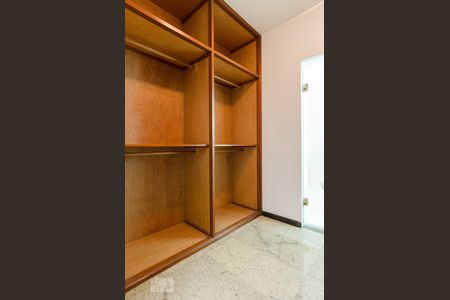 Casa à venda com 266m², 3 quartos e 4 vagasCloset da Suíte