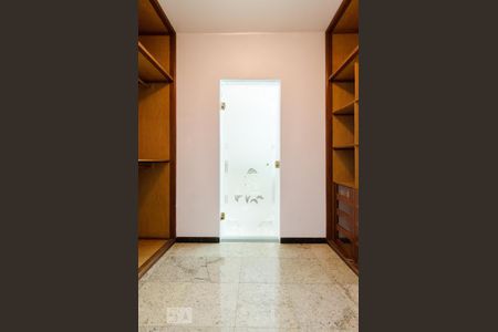 Casa à venda com 266m², 3 quartos e 4 vagasCloset da Suíte