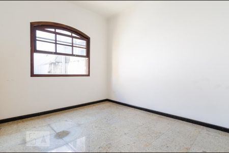 Casa à venda com 266m², 3 quartos e 4 vagasQuarto 2