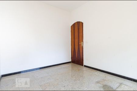Casa à venda com 266m², 3 quartos e 4 vagasQuarto 2