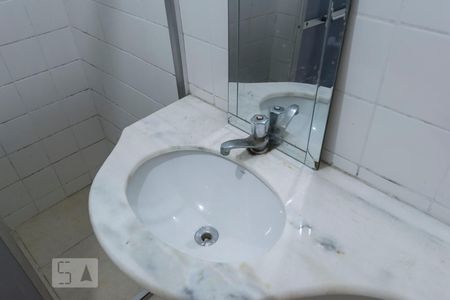 Banheiro (Pia) de apartamento para alugar com 2 quartos, 55m² em Aclimação, São Paulo