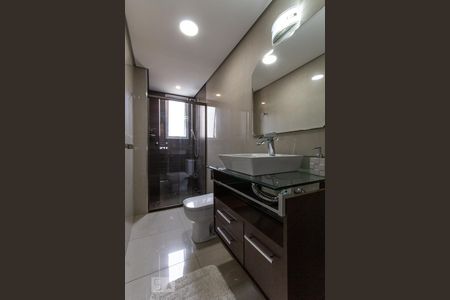 Banheiro de apartamento à venda com 4 quartos, 135m² em Vila Suzana, São Paulo